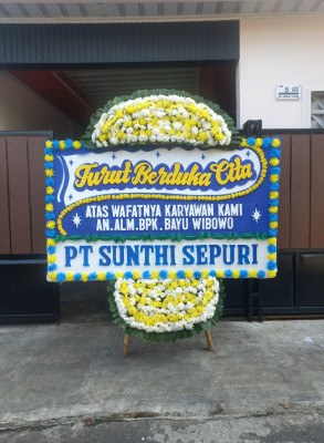 Papan Bunga Duka di Dullah Laut