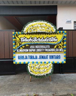 Papan Bunga Duka di Dullah Laut