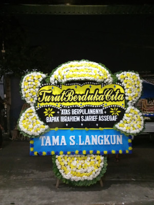 Papan Bunga Duka di Dullah Laut