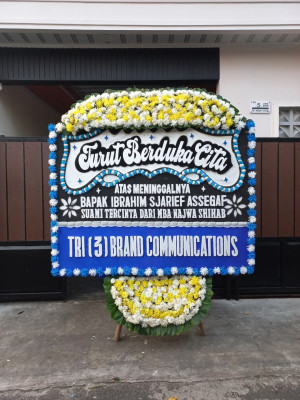 Papan Bunga Duka di Dullah Laut